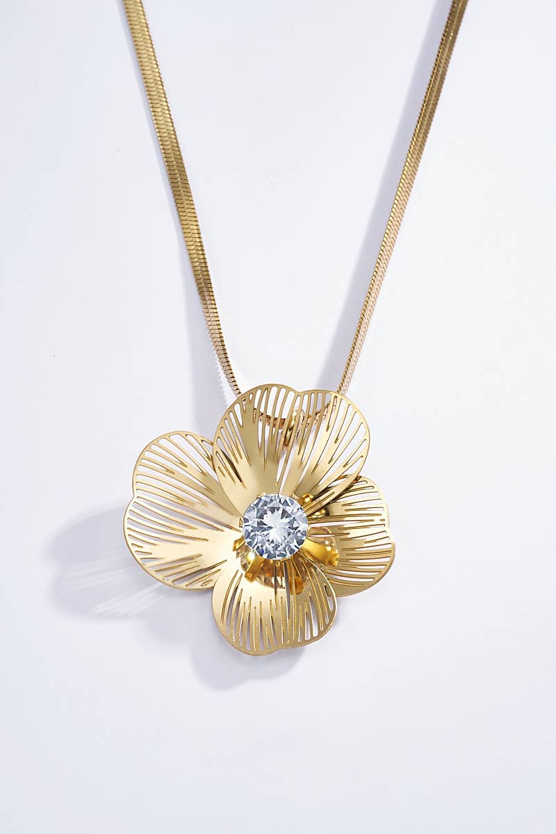 Goldene Statement Kette mit Blütenanhänger und Zirkonia elegant Bohomar Stil