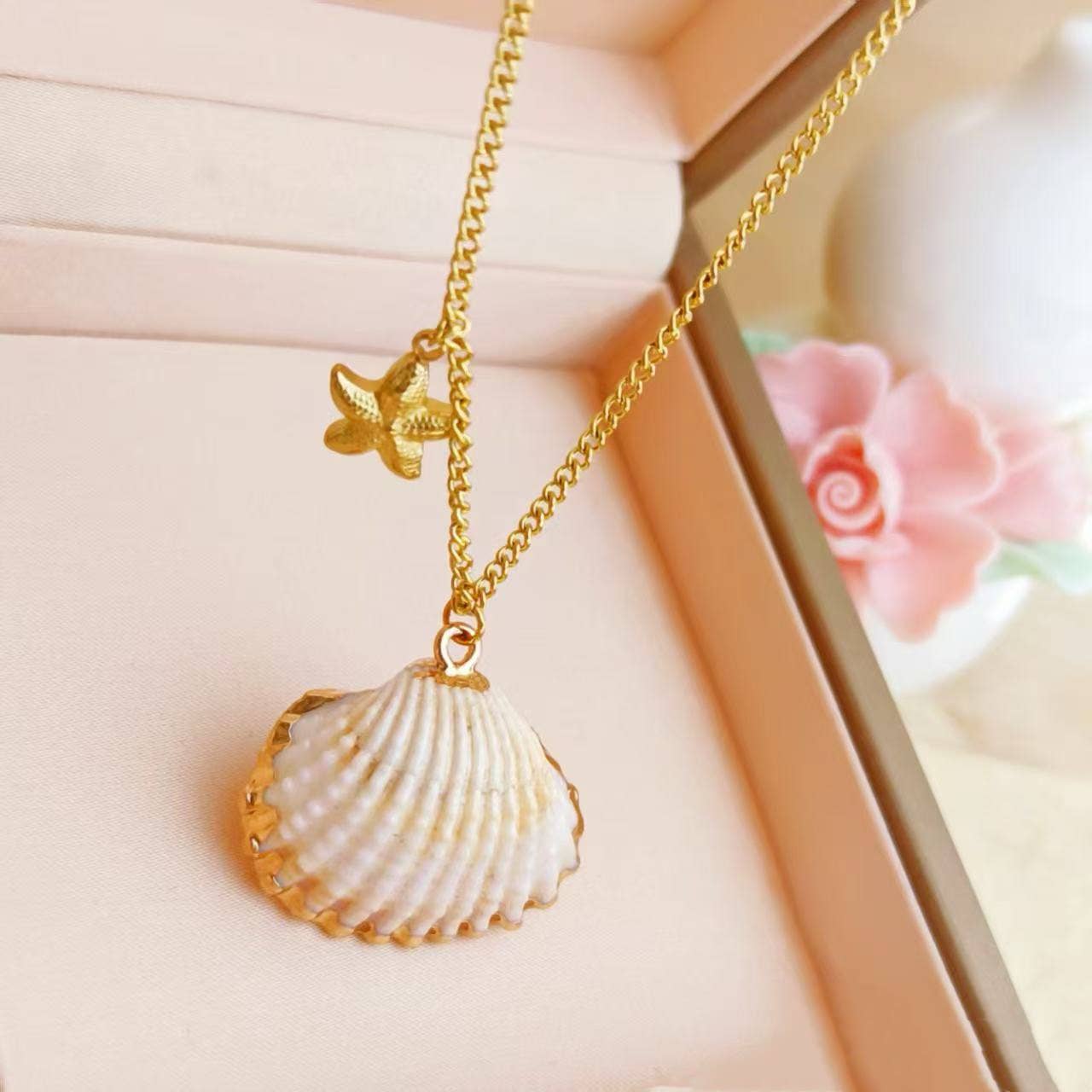 Bohomar Studio goldene Muschelkette mit Seestern Detail Boho Schmuck Sommer