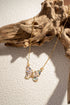 Vergoldete Edelstahlkette mit schimmerndem Schmetterlingsanhänger im Abalone-Look, filigraner Schmuck mit Sommerflair