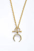 Goldene Halskette mit Halbmond-Anhänger im minimalistischen Design Bohomar Studio