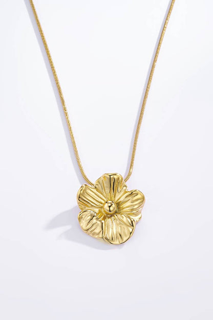 Goldene Halskette mit großer Blumen-Anhänger, elegant und feminin BOHOMAR Studio