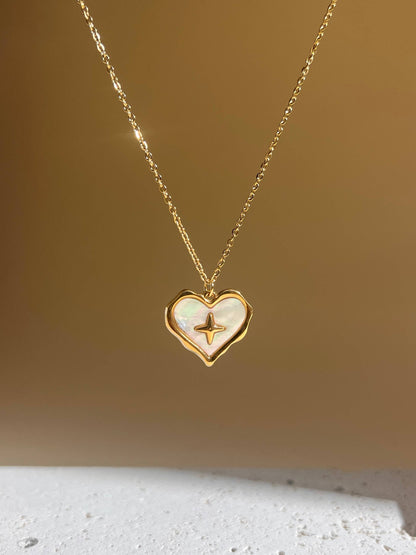 Bohomar Studio goldene Herzkette mit Perlmutt Inlay und Seestern Anhänger Boho Schmuck