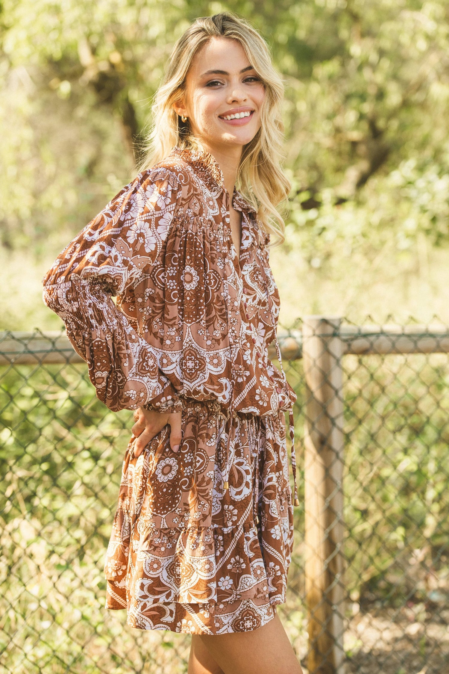 HEILIGENKLEID MIT UMBER-PRINT Jaase