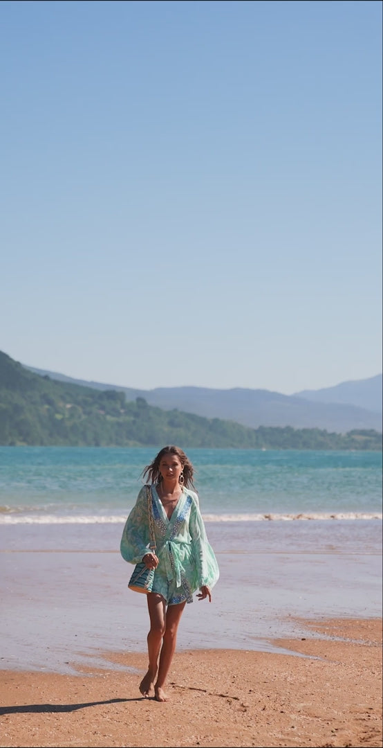 SPIEGEL AQUA SET: aquafarbenes Set mit Paisley-Muster und Blauen Stickereien: Sommerliche Eleganz